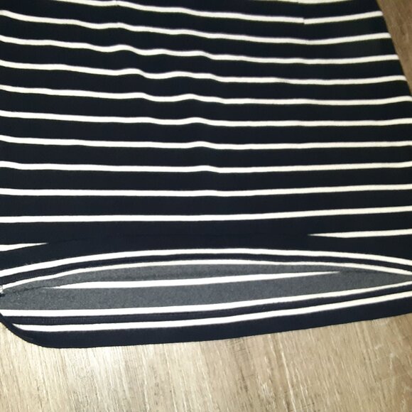 Banana Republic Skirt * Navy Blue w/White Stripes * Sz 14 EUC * T-Shirt Fabric - Picture 10 of 10